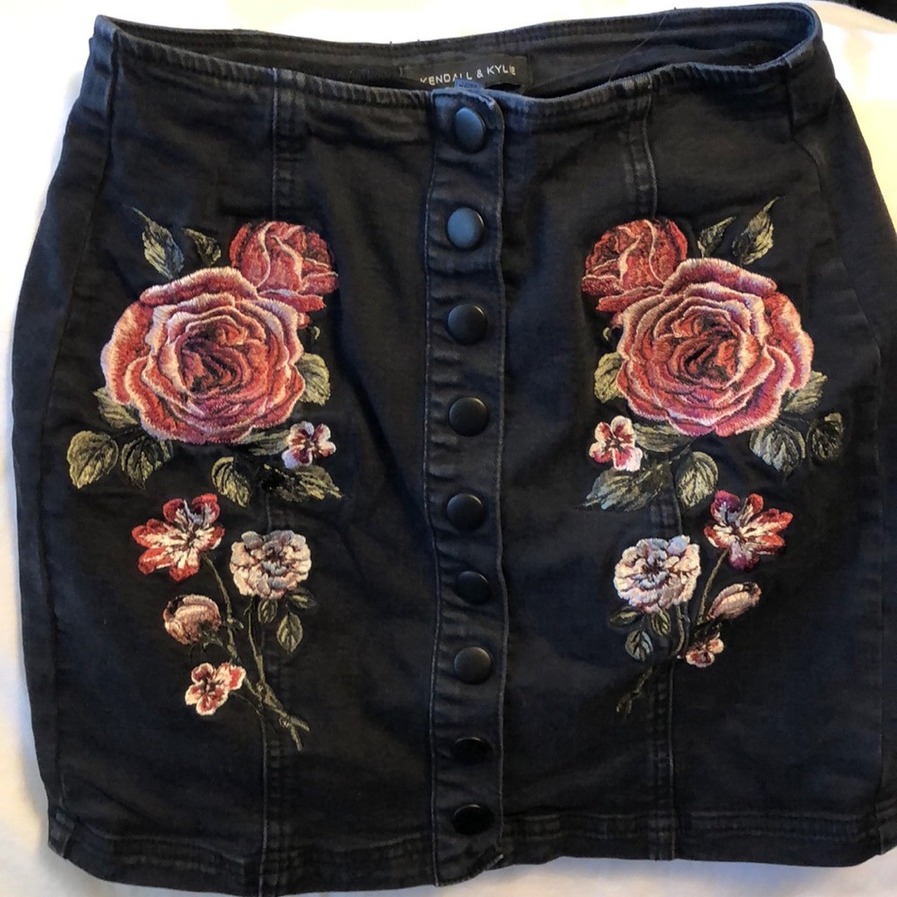 Black short jean skirt
